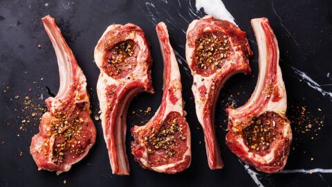 Първи Великден в евро: И празникът поскъпва - агнешкото и яйцата са с по-високи цени