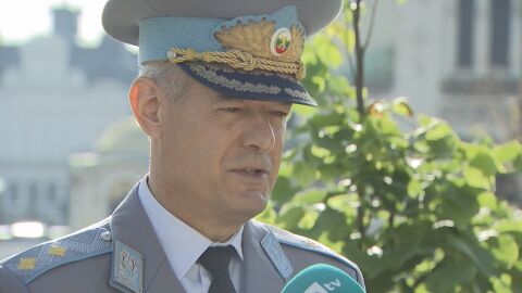 Командирът на ВВС генерал-майор Николай Русев поздрави военнослужещите за Деня на храбростта