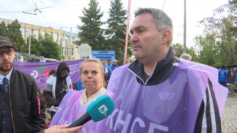 Снимка: Протестиращи от градския транспорт: Ватман с 36 години стаж взима 2105 лв. основна заплата 