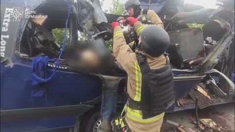 Снимка: Зеленски: Цяло семейство е убито при нападението с руски дрон, поразил автобус (ВИДЕО)
