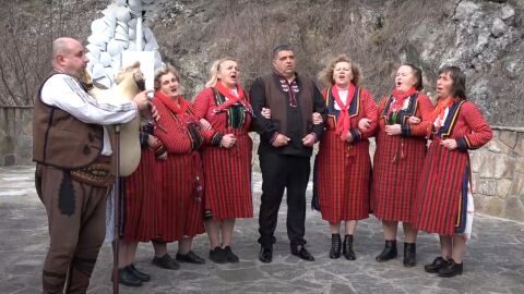 Снимка:  Дипломация от Родопите: Песен за Доналд Тръмп и покана за преговори в Забърдо