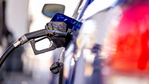 Спор в парламента за мерки срещу поскъпването на горивата заради войната