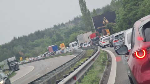 Опашки от автомобили по АМ „Тракия“ след новата организация на движението