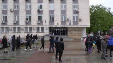След побоя: Продължават да заплашват пострадалия глухоням мъж в Габрово 