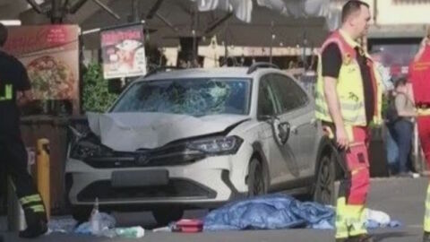 Двама загинали и много ранени, след като кола се вряза сред хора в Лайпциг