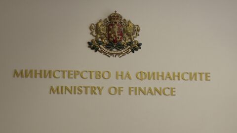 Румен Радев назначи Людмила Петкова и Росица Велкова за заместник-министри на финансите