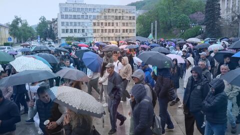 Напрежение в Габрово след бой навръх Гергьовден, протестиращи поискаха изселване на роми