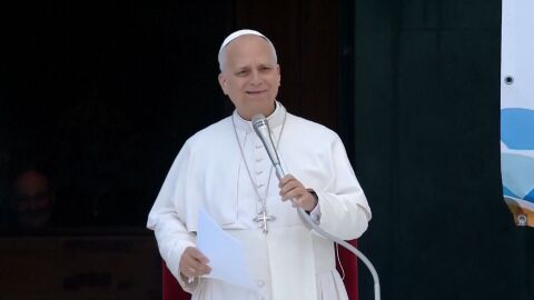 Папа Лъв XIV отбеляза една година начело на Римокатолическата църква с визита в Неапол и Помпей
