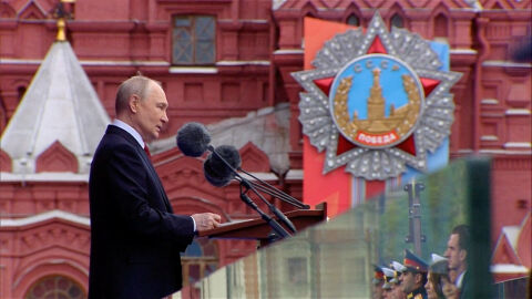 Речта на Владимир Путин на парада на победата продължи 8,5 минути (СНИМКИ)
