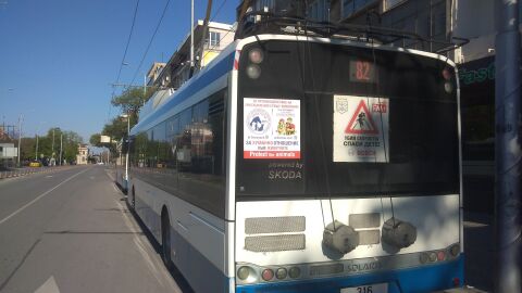 Варна осъмна със стикери против насилието над животни 