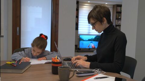 Обратно в офиса след майчинство: Какви права имат жените и как да се адаптират към работната среда? 