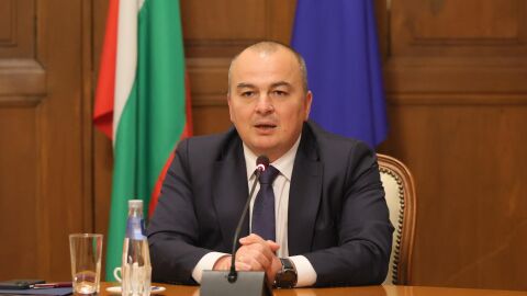 Министър Абровски създава работна група за произхода на суровината в млечните продукти
