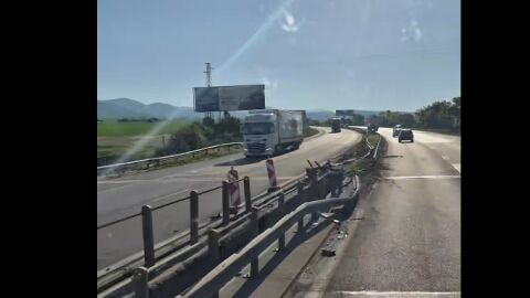 Тир се вряза в мантинелата, спирайки в насрещното движение на "Хемус" 