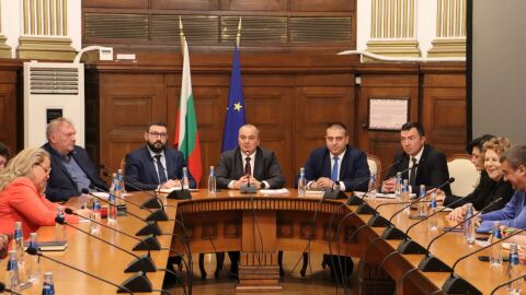 Земеделският министър към животновъдите: Субсидиите все повече ще намаляват. Оцеляването ще бъде през пазар