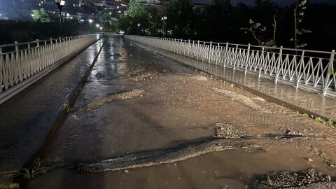 Обилен дъжд в района на Велико Търново наводни част от града и села в района (СНИМКИ и ВИДЕО)