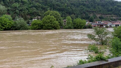 Спасиха 17-годишно момче от водната стихия край село Шемшево
