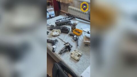 ГДБОП арестува мъж и жена за незаконно притежаване и производство на оръжия  (СНИМКИ и ВИДЕО)