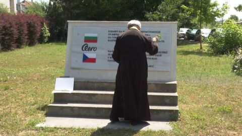 С водосвет отбелязаха 100 години от създаването на Държавното аеропланно училище в Казанлък