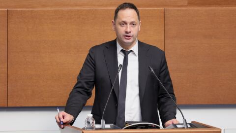 Петър Витанов: Ще замразим възнагражденията на депутатите