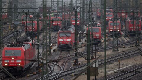 Над 13 400 допълнителни седящи места във влаковете осигурява БДЖ за Великден