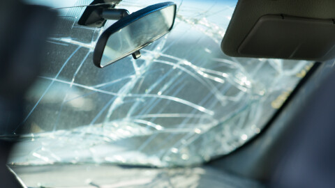 73-годишен шофьор самокатострофира в стена на КПП в Добричко