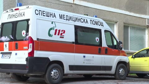 Спешна помощ: Полицаят е бил интубиран на място на паркинга пред БНБ
