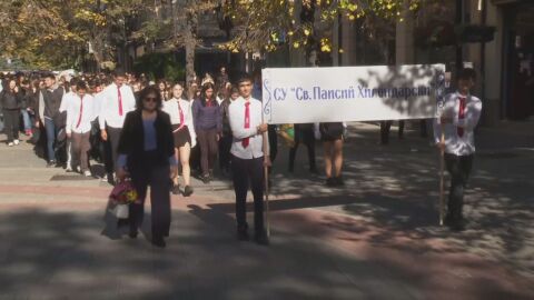 Пловдив отбеляза Деня на народните будители с празнично шествие и концерт