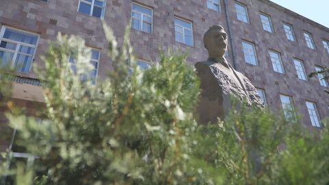 Да рецитираш Яворов в Ереван: Българското слово в едно арменско училище