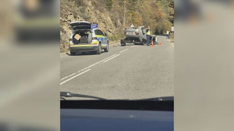 21-годишна майка и 3-годишното ѝ дете пострадаха при катастрофа в Смолянско (СНИМКИ)