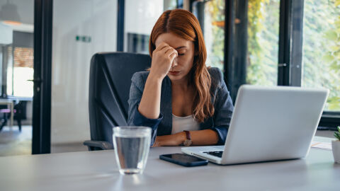 Колективна лудост: Искаме да сме здрави, но пием много алкохол, ядем лоша храна и не спим