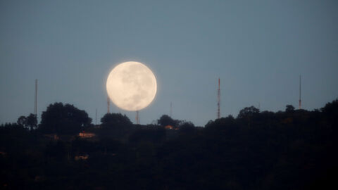 Суперлуната през ноември е известна като „боброва луна“