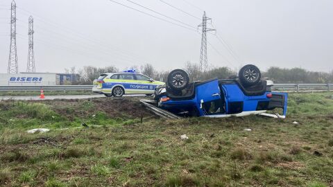 Тежка катастрофа на пътя Казанлък - Стара Загора, мъж е в болница (СНИМКИ)