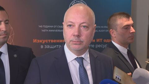 Желязков: Вече са обсъдени имена за особен управител на „Лукойл“