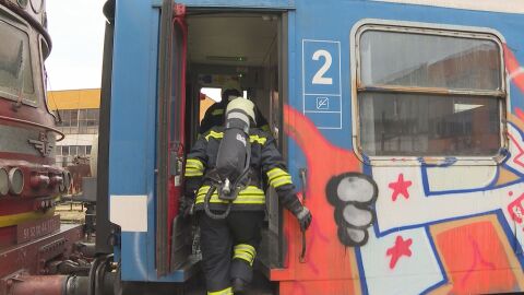 Учение на релсите: Службите провериха реакциите си при влаков инцидент