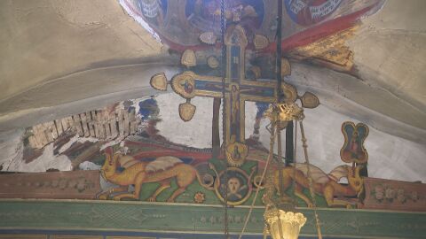 &quot;Христос се е напукал и виси във въздуха&quot;: Нов свещеник в две църкви се притеснява за вярващите