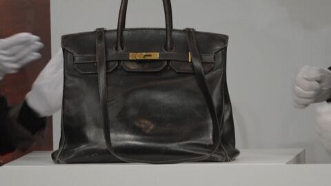 Показаха старата правоъгълна чанта, надживяла времето си и продадена за 10 млн. долара