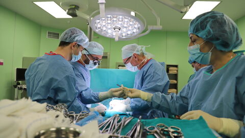 Исторически пробив: медици извършиха първите бъбречни трансплантации във ВМА