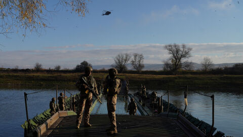 Eвакуирани са цели села след атаката на руски дрон по танкер с газ край румънската граница