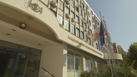 Протести заради бюджета: Служители на държавната администрация излизат пред работните си места