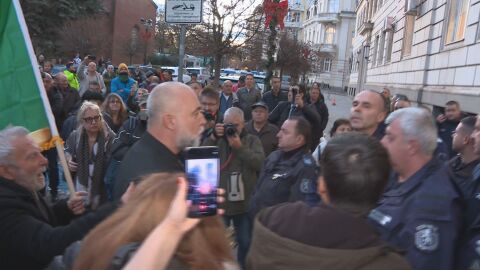Напрежение пред Столична община на протеста срещу реформите в платеното паркиране