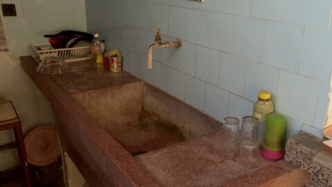 &quot;Трима живеем в една стая, с една пенсия&quot;: Майка губи съпруга си, 12-годишната им дъщеря получава инсулт 