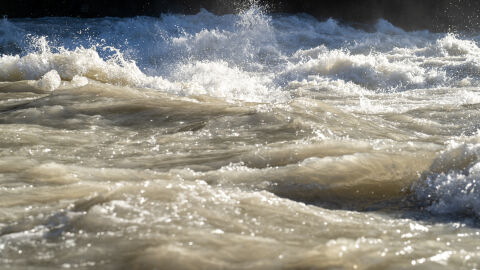 Река Язо преля от коритото си, заплашва да наводни Разлог