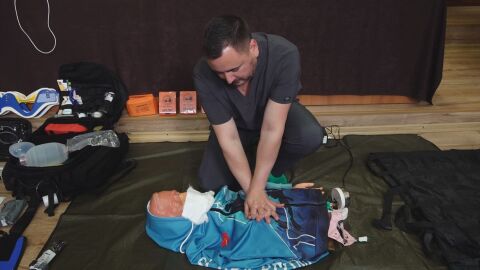 Родители на тийнейджъри се обучаваха как да оказват първа помощ на деца, приели дрога