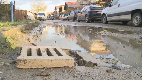 Проливният дъжд в Рупите: През цялата нощ жителите чистиха шахтите, за да се оттече водата