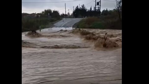 Бури и наводнения в Гърция нанесоха значителни щети и свлачища (ВИДЕО)