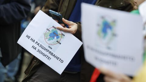 &quot;Твърдят, че подобряват София, а ние сами събираме пари, за да ремонтираме тротоарите&quot;