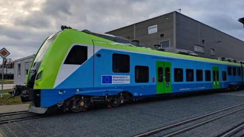 Първият нов електрически влак пристига у нас през януари, от април ще вози пътници