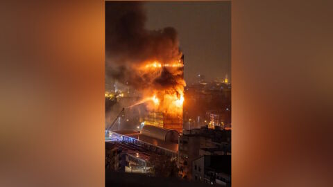 Събарят подпаления небостъргач в Загреб