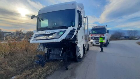 Катастрофата с три жертви край Пловдив: Ударът е бил толкова силен, че километражът е летял над 100 метра
