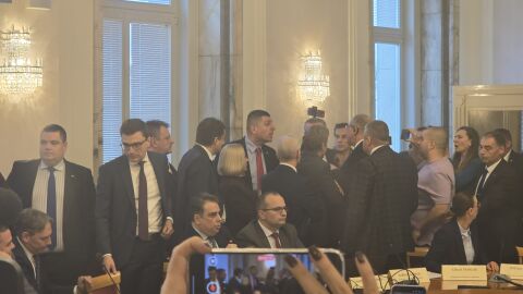 Скандал между опозицията и управляващите в бюджетна комисия (ВИДЕО)